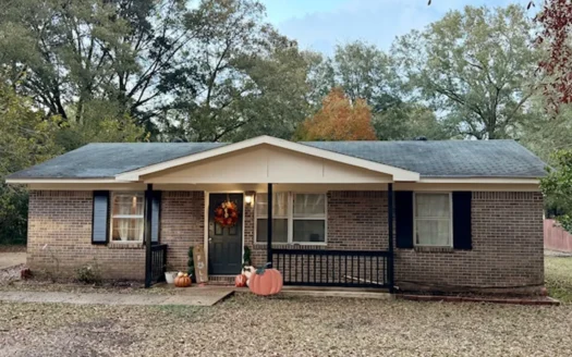Charming Home close to everything in Camden, AL – Move-In Ready