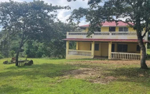 Country House and Farm Land in La Ermita, San Carlos, Panamá