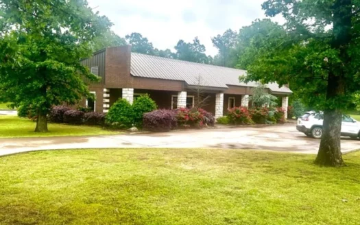 Commercial Office Building w/Acreage for Sale Antlers, Ok