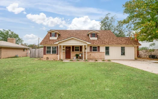 Updated Luxury Home for Sale in Town – Lamar County, Paris, TX