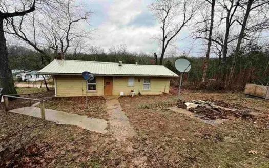 Fixer upper with shop in Highland, AR for Sale