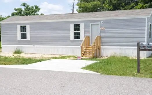 Move-In Ready 2025 Home in Brooksville — Close to Town & Dining