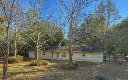 3 Bedroom 2 Bathroom Home in Trenton, Fl on 1.24 Acres!
