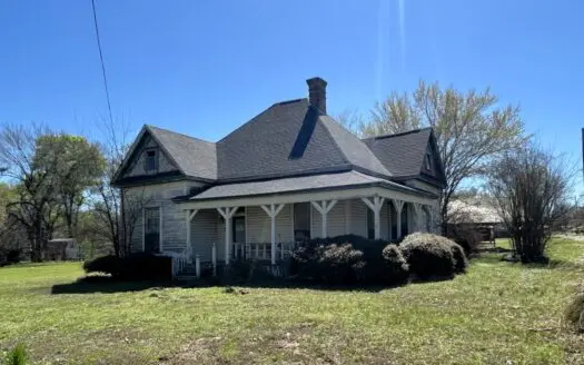 Victorian Fixer Upper in Blossom, TX