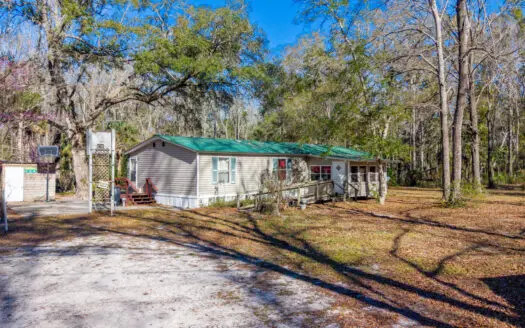 5 Fenced Acres Near Suwannee River with Pool & Barn