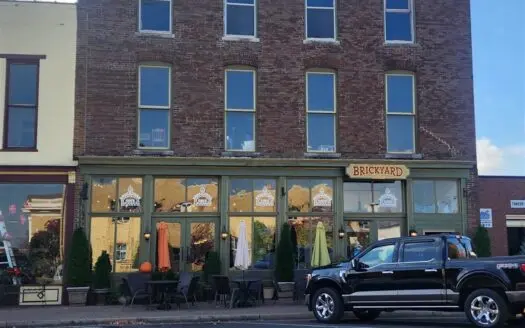 Commercial building/restaurant for sale in downtown Franklin, Ky.