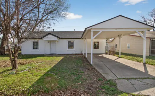 Pryor, Oklahoma Home in Town For Sale