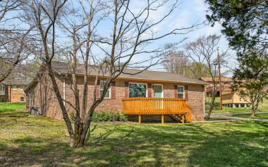 Charming 3BR/2BA home conveniently located !