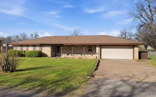 3 Bedroom Home for Sale, Large Lot in Canadian County, Oklahoma
