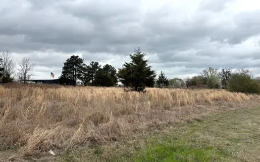 Prime 3.25-Acre Development Opportunity for Slae in De Kalb, TX