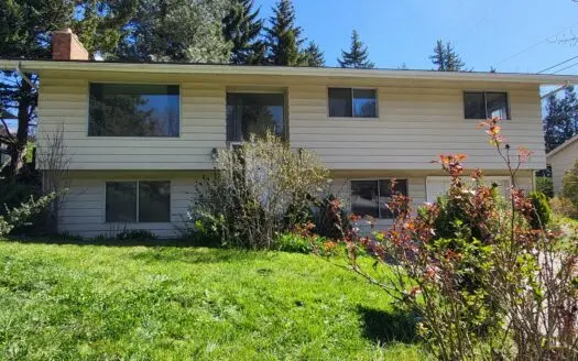 Mid-Century Modern Home Located in Sunnyside Hills Pullman, WA!