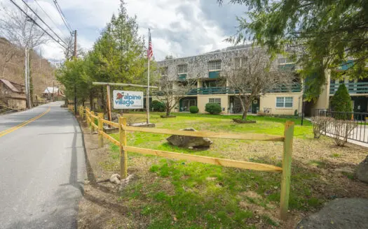 Condo for sale in Gatlinburg Tennessee!  Mountain Vacation Rental