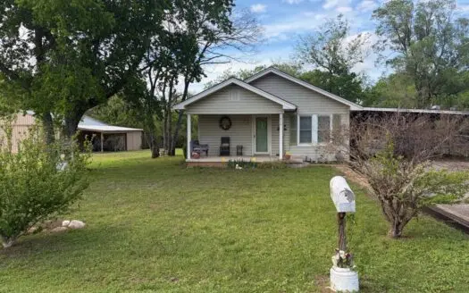 Income Potential in Maud: Home + Large Shop on Expansive Lot