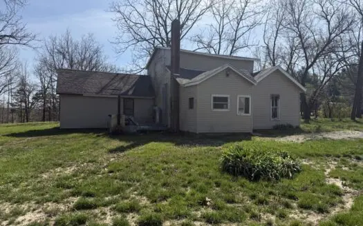 Charming Potential, Willow Springs MO. Home – Convenient Location