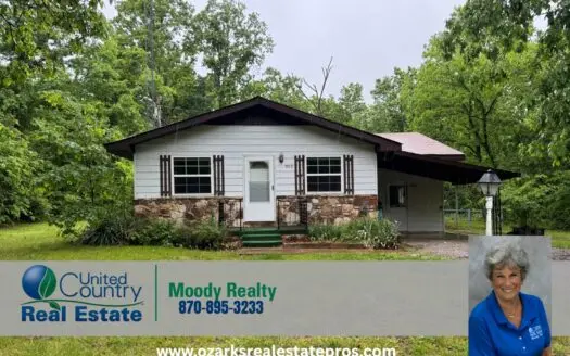 Home In Horseshoe Bend Arkansas In A Peaceful Neighborhood