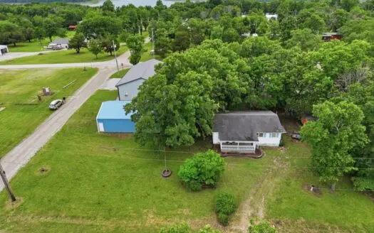 Home on Bull Shoals Lake Peninsula for Recreation and Fun