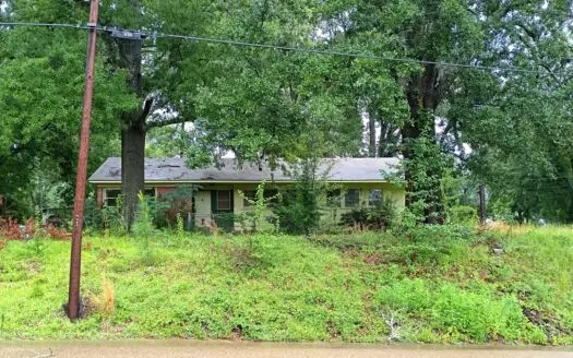 Investment Home in Atlanta TX with Charm, Space & Big Potential