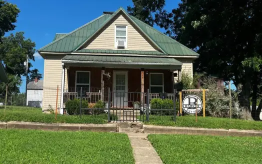 3 Bed 1 Bath Home for Sale in Chanute, KS