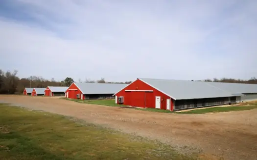 5 House Broiler Farm & Residence For Sale in North LA