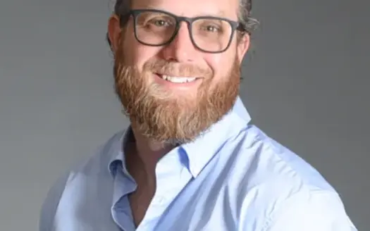 agent profile picture for Aaron Hemingway on investment properties website