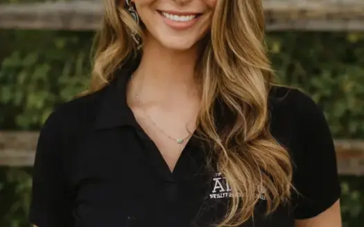 agent profile picture for Kristen Ross on investment properties website