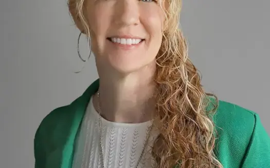 agent profile picture for Robyn Hervey on investment properties website
