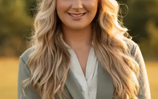 agent profile picture for Taylor Adamek on investment properties website