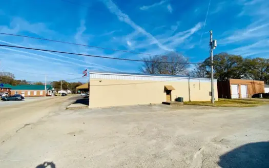 Commercial Building in Potts Camp, MS near Interstate 22