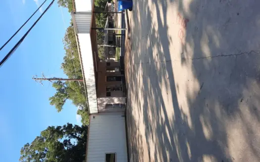 Commercial Building on 0.264 acres downtown Crockett, Tx
