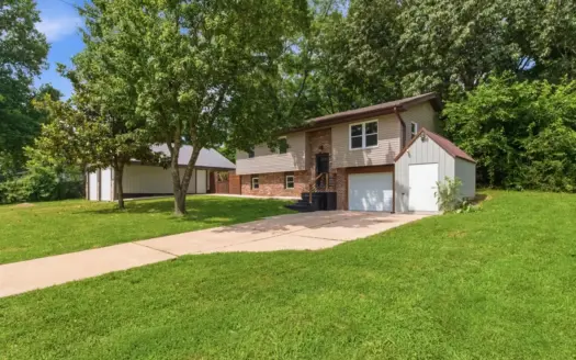 Fully renovated, 5 BR 2 BA home in West Plains, MO for Sale