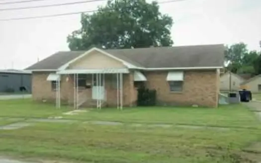 2 bed 2 bath w/ 2 car carport in Rector, Arkansas