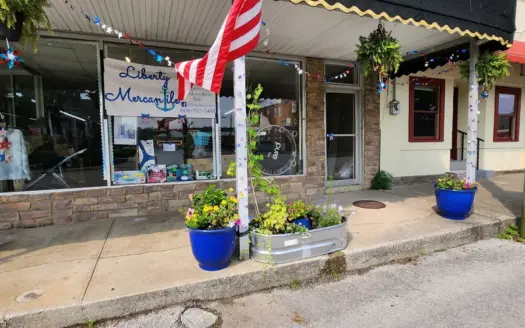 Outstanding commercial opportunity in the heart of town!