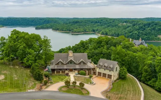 Stunning Home On Dale Hollow Lake in Albany, Kentucky