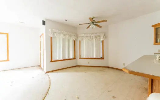 Fixer-Upper on 2.11 Acres | Galena, MO