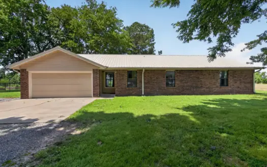 Pryor, Oklahoma Country Home on 10 Acres