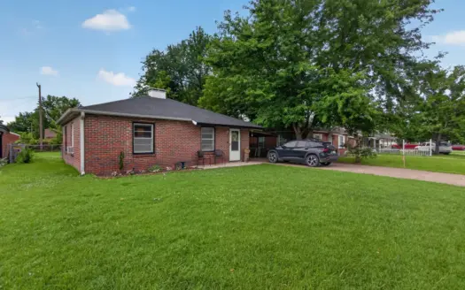 Pryor, Oklahoma Home in Town For Sale