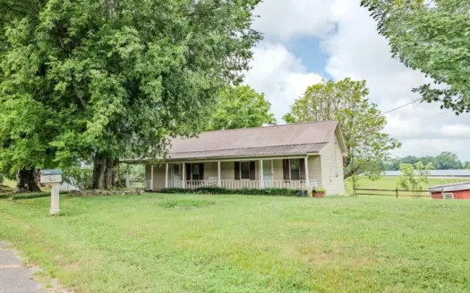 Fixer-Upper on 2.3 Acres – Investor Opportunity in Westpoint, TN!