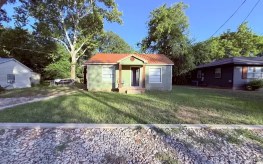2BR-1BA Cottage Style Home in Town – Winnsboro Franklin County TX