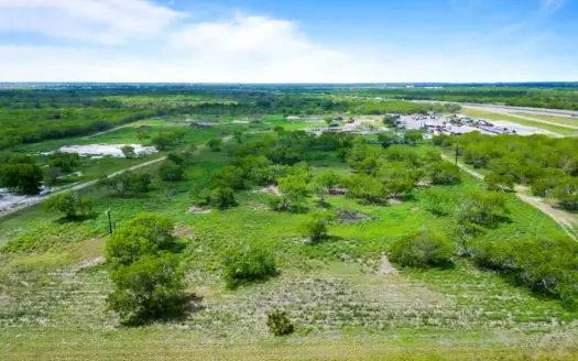 Versatile 5.8 Acre Property in Sinton, Tx