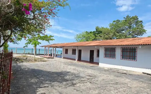 Beachfront Home in Playa Juan Hombrón | 4 Bedrooms and a Terrace