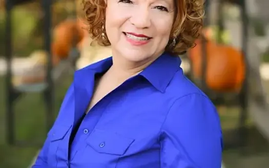 agent profile picture for Andrea Curtis on investment properties website