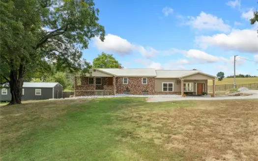 Country Home/Barn/Fenced on 2.04 Acres For Sale Green Forest, Ar