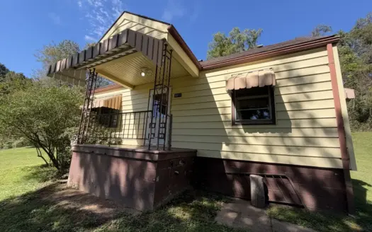 Charming 1 1/2 Story home on 2+ Acres in Fly, OH