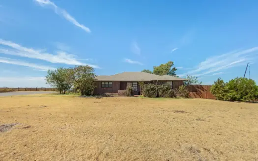 Country Home for Sale on 1+ acres near Custer City, Oklahoma