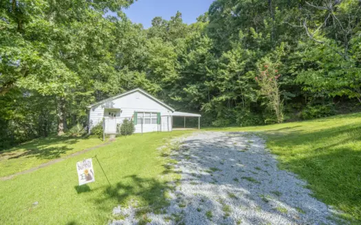 Home in town with great investment potential! 2bed 2bath house