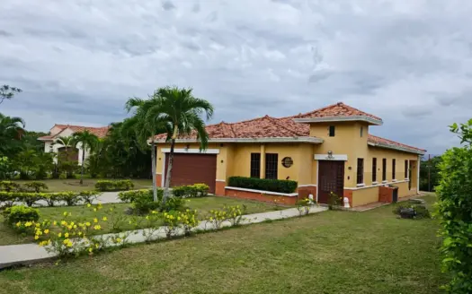 Family Home in Hacienda Pacífica |  Lot Surrounded by Nature