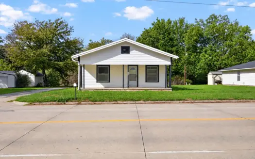 Pryor, Oklahoma Home in Town For Sale