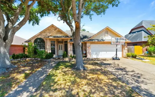 Spacious Calallen Home in a Desirable Established Neighborhood
