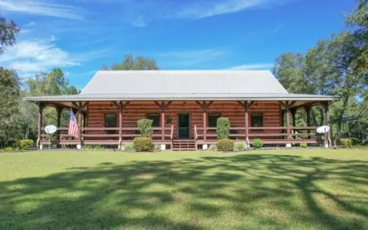 Beautiful Log Home – Bronson Fl!