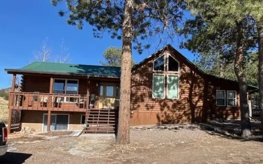 Mountain Cabin on 6.25 Acres !